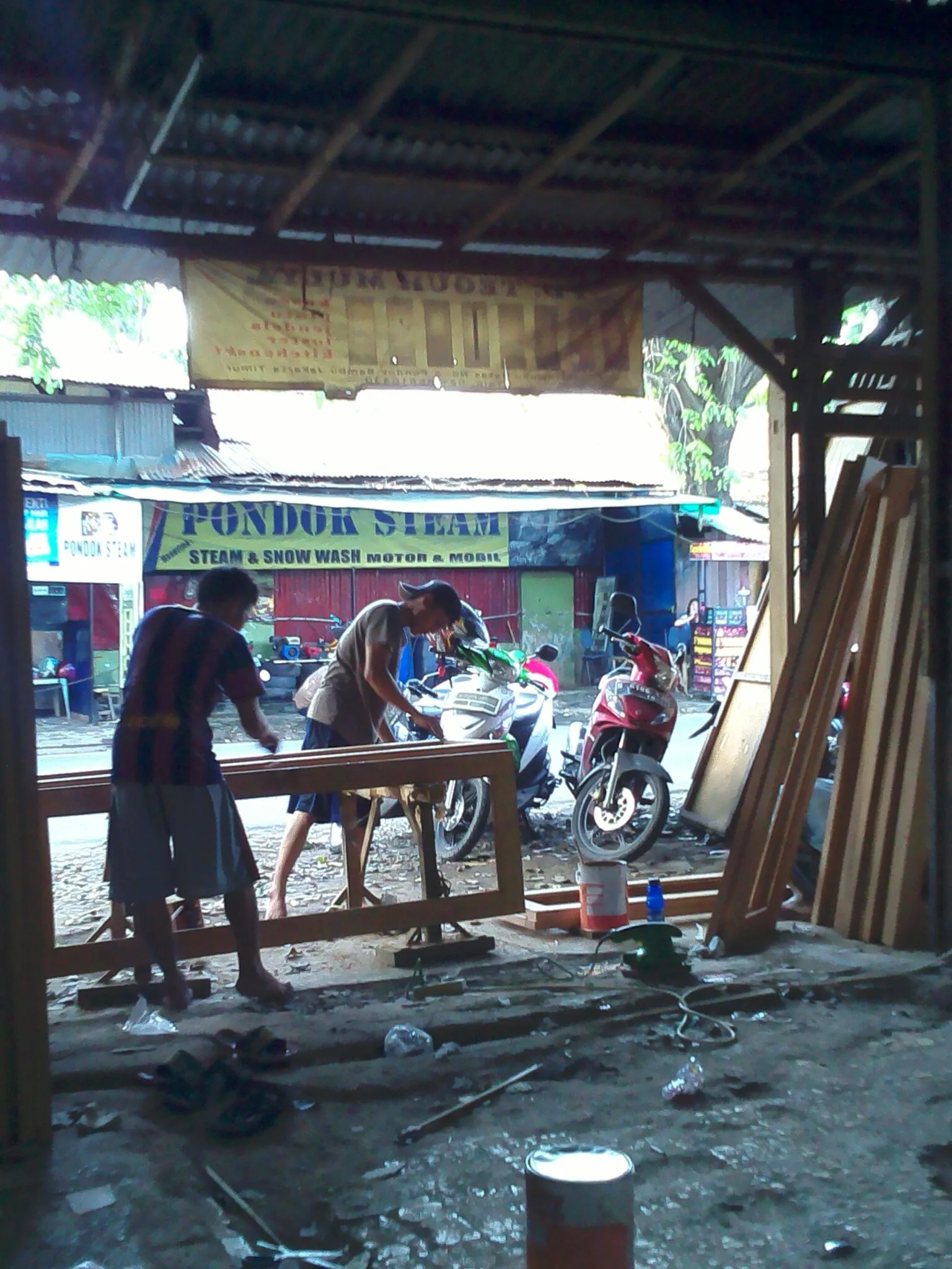 Detail kayu pada proses finishing